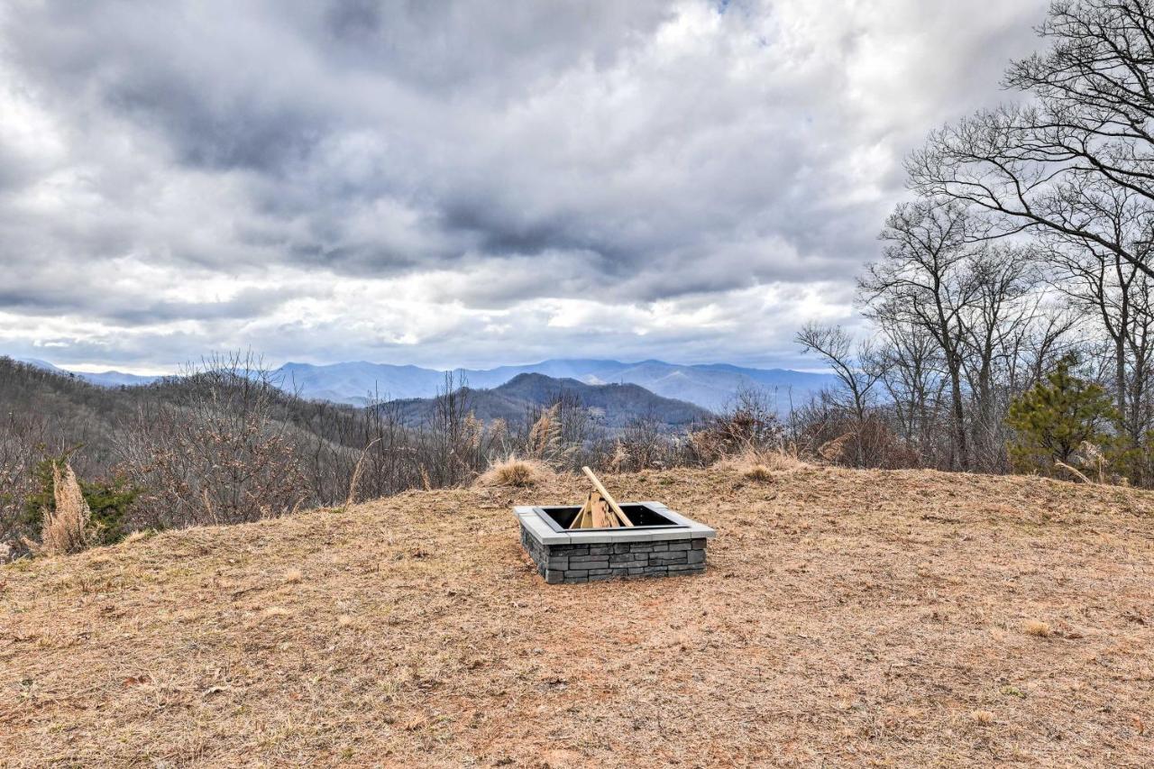 Scenic Hillside Cabin In Sylva With Hot Tub And Views! Exterior photo